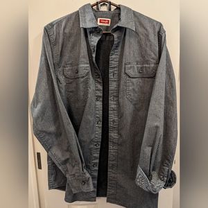 Wrangler Button Down. Size Medium.
